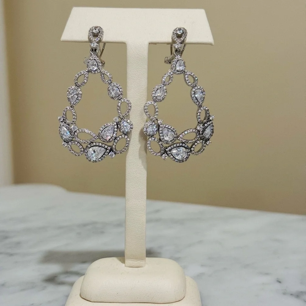 Crystal Chandelier Earrings 2.5” like new - Picture 4 of 6